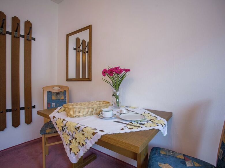 Pleasant Apartment With Ski Storage,balcony, Garden, Parking