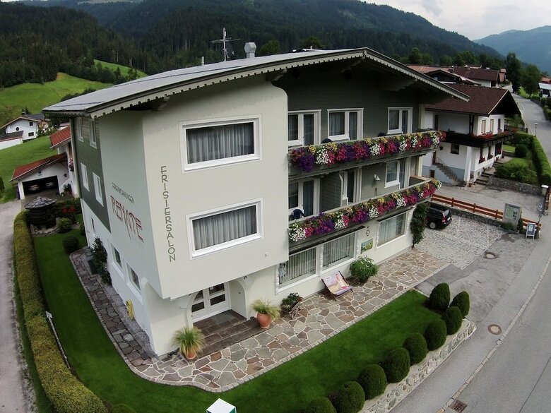 Pleasant Apartment With Ski Storage,balcony, Garden, Parking