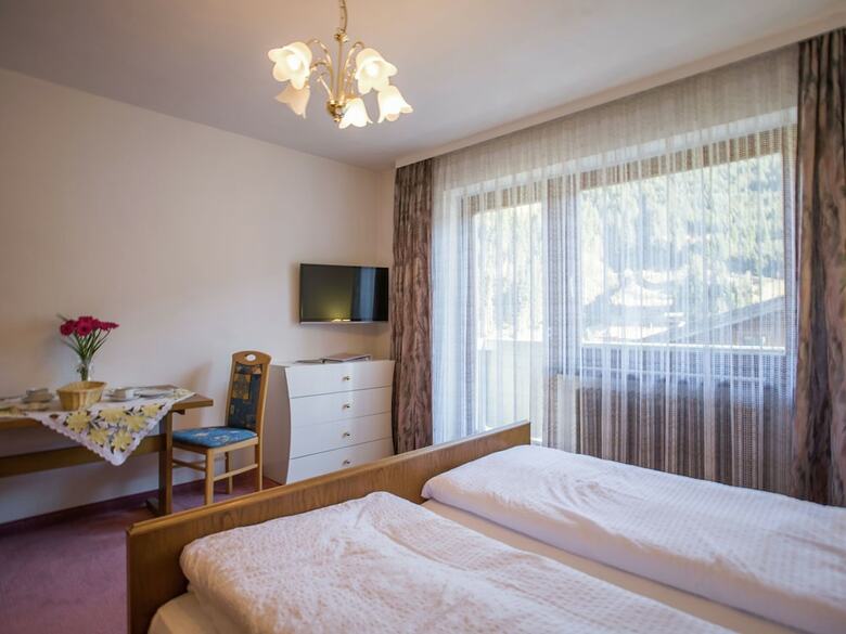 Pleasant Apartment With Ski Storage,balcony, Garden, Parking