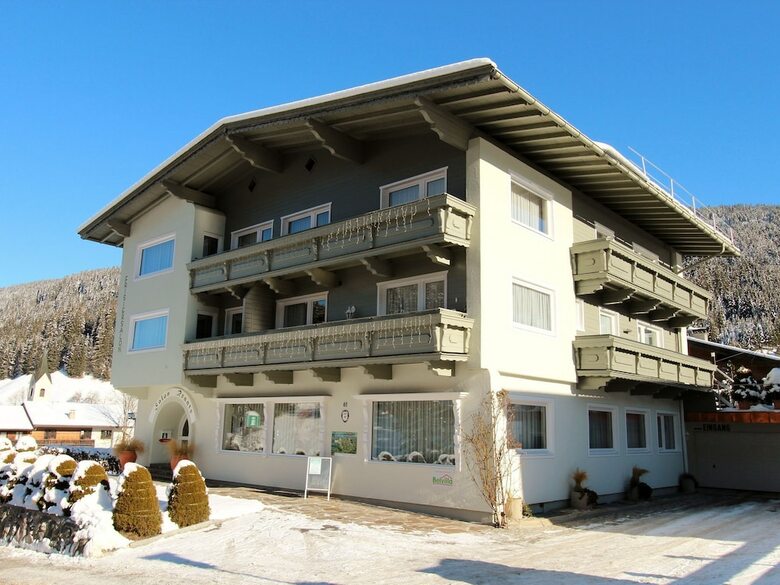 Pleasant Apartment With Ski Storage,balcony, Garden, Parking