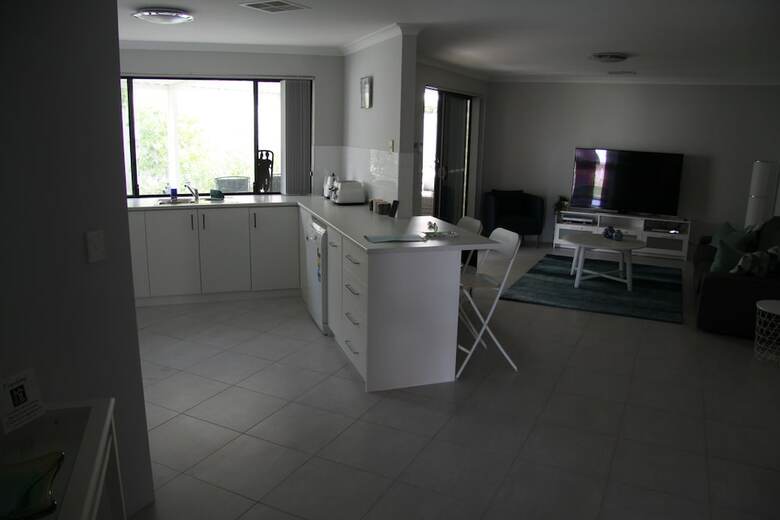 Warnbro Beach Family Accommodation
