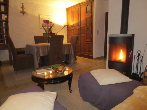 Hotel H�tel Les Ardilli�res Du Pont D'oye