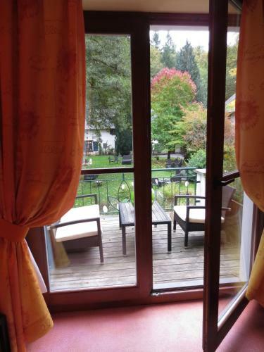 Hotel H�tel Les Ardilli�res Du Pont D'oye