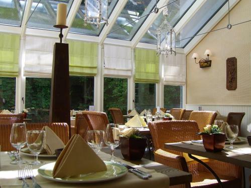 Hotel H�tel Les Ardilli�res Du Pont D'oye