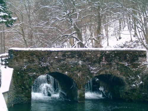 Hotel H�tel Les Ardilli�res Du Pont D'oye