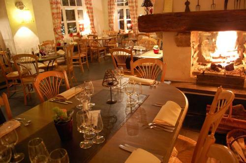 Hotel H�tel Les Ardilli�res Du Pont D'oye