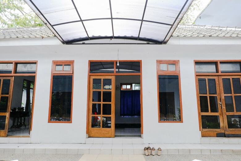 Hostal Oyo 421 Alianda Guest House Syariah