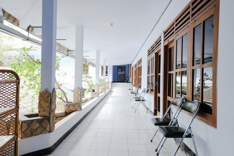 Hostal Oyo 421 Alianda Guest House Syariah