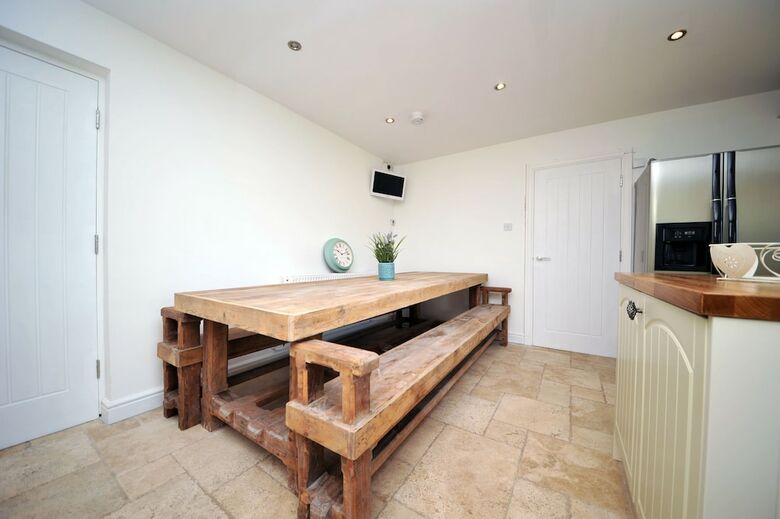 Pool Table, Games Room, Dog Friendly, Luxury Home For Larger Groups