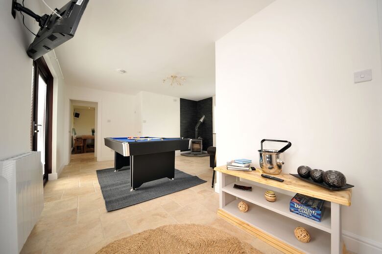 Pool Table, Games Room, Dog Friendly, Luxury Home For Larger Groups
