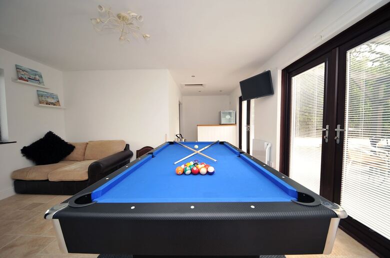 Pool Table, Games Room, Dog Friendly, Luxury Home For Larger Groups