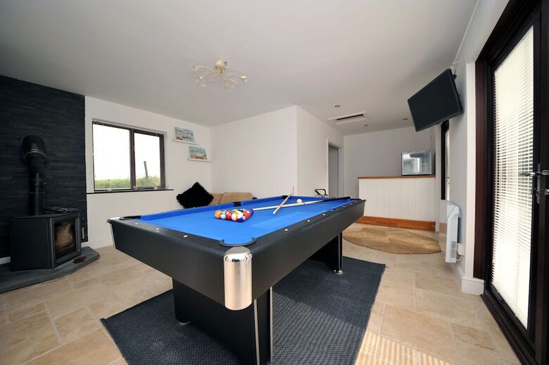 Pool Table, Games Room, Dog Friendly, Luxury Home For Larger Groups