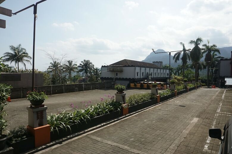 Bed & Breakfast Hotel Puriwisata Baturraden