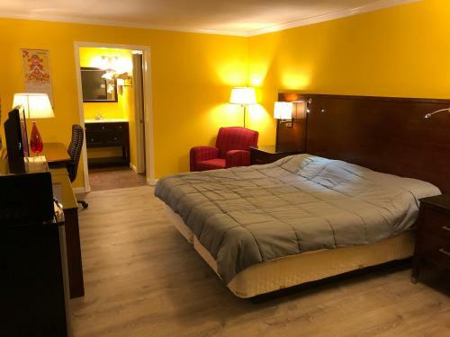 Hotel Dragon Inn & Suites