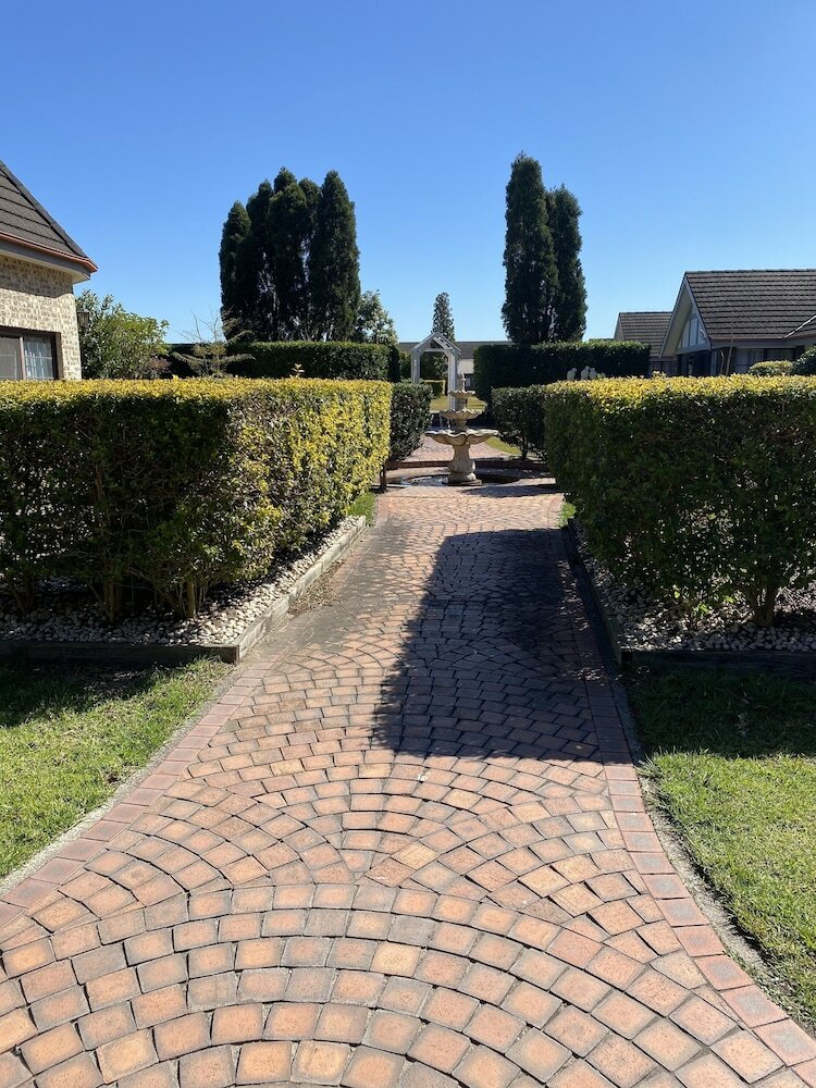 Hotel Airport Motel Sir Francis Drake