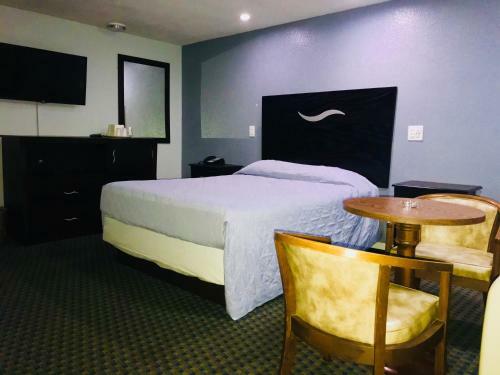 Chisholm's Motor Inn