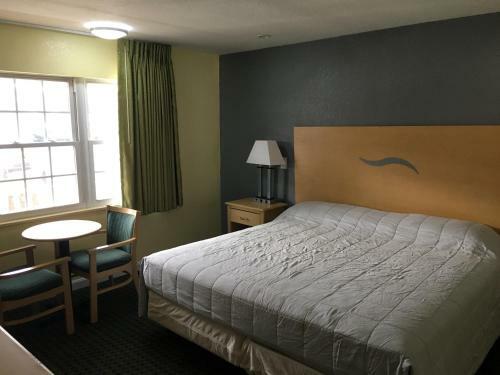 Chisholm's Motor Inn