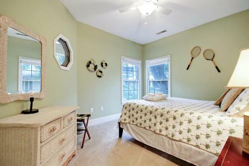 Spacious Overlooking Lagoon Home