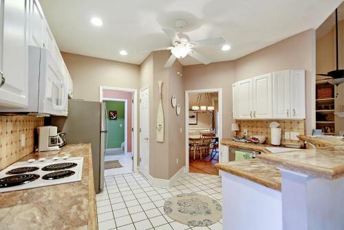 Spacious Overlooking Lagoon Home