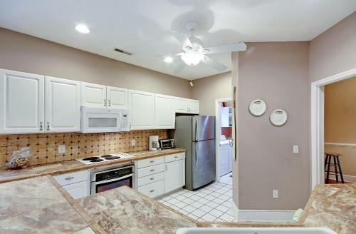 Spacious Overlooking Lagoon Home
