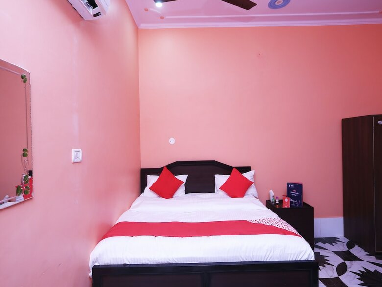 Oyo 22221 Yadav Hotel