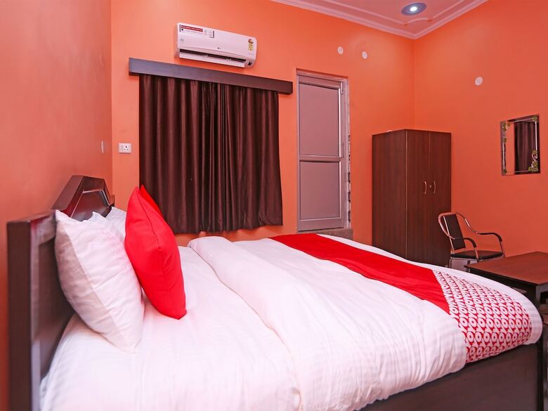 Oyo 22221 Yadav Hotel