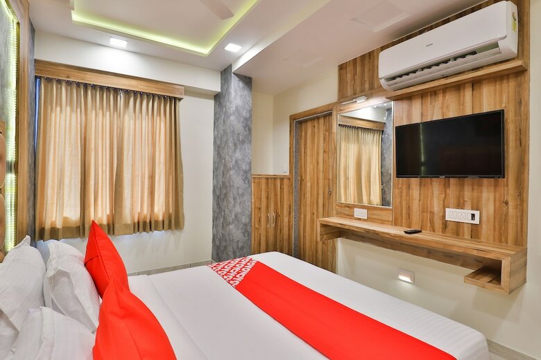 Oyo 24444 Hotel Rudrax