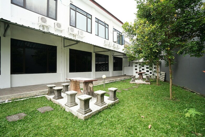 Hostal Oyo 511 Grace Residence