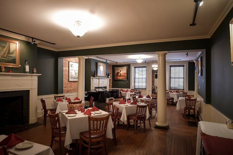 Posada The Chester Publick House Restaurant And Inn