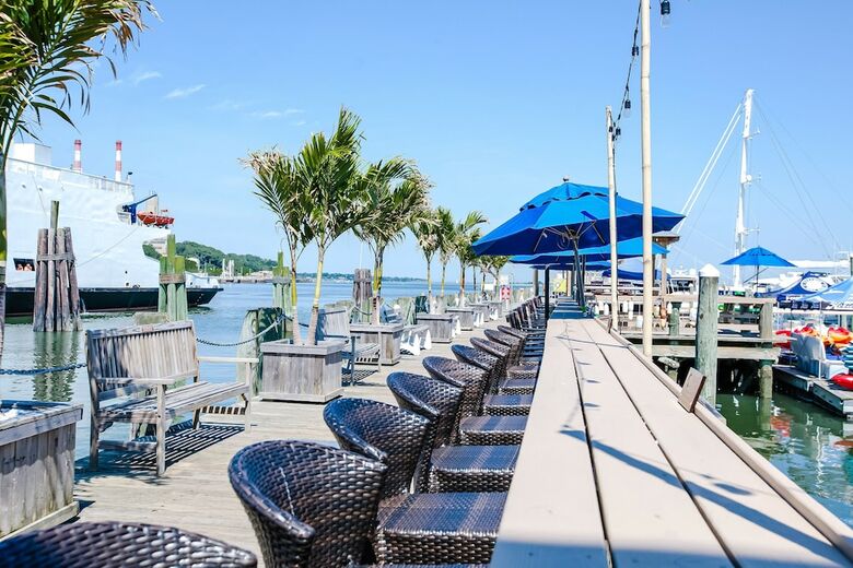 Danfords Hotel And Marina