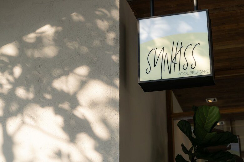 Hotel Sunkiss Pool.bed.cafe