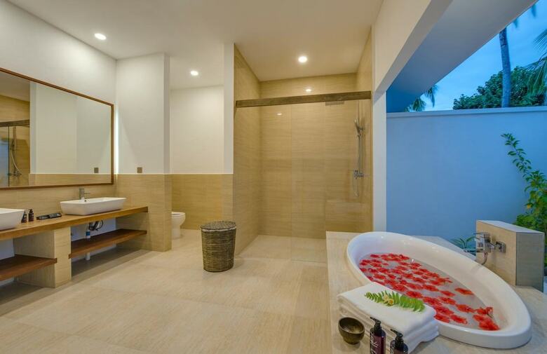Hotel Rahaa Resort