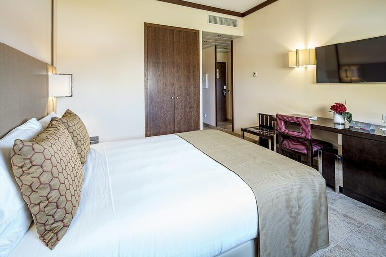 Iu Hotel Luena