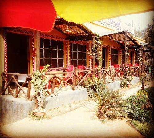 Hotel Roshnai Village Resort