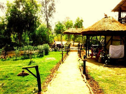 Hotel Roshnai Village Resort