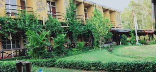 Hotel Roshnai Village Resort
