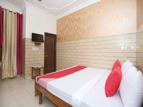 Oyo 12967 Hotel Simran