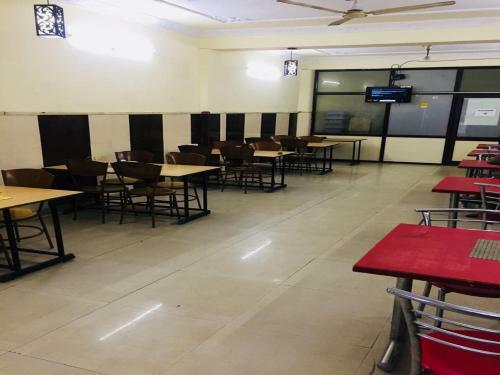 Oyo 12967 Hotel Simran