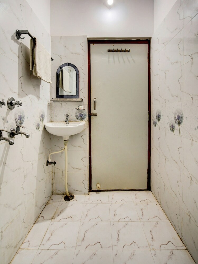Oyo 26889 Hotel Shree Vishnu Regency