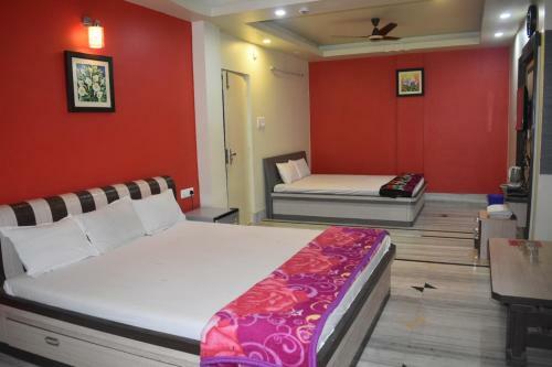 Hotel Mamoni Group