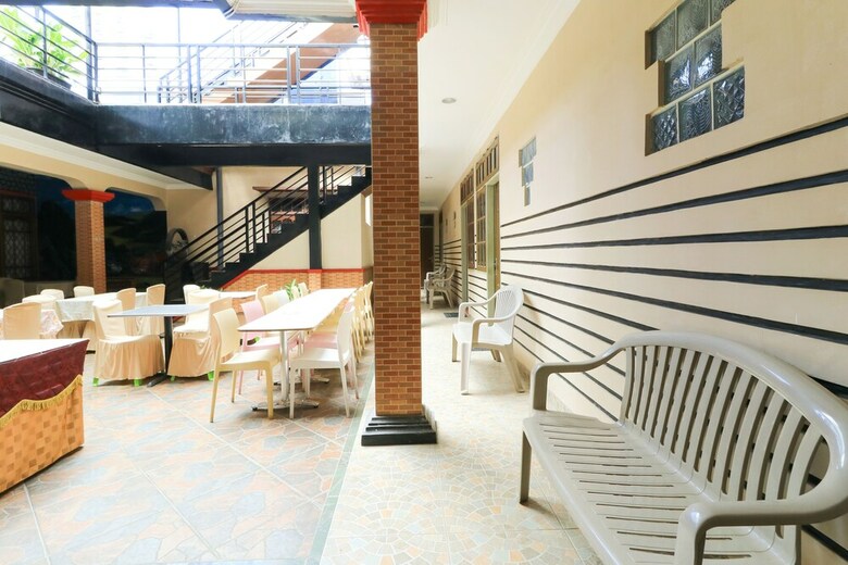 Andrin Daspatt Hotel
