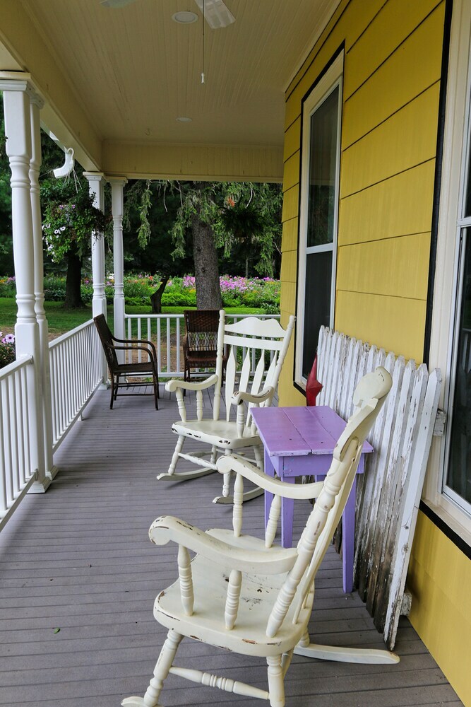 Lavender Fields Inn Bed And Breakfast