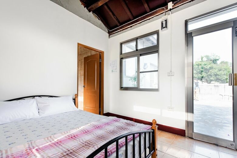 Hotel Zuo Military Village Inn