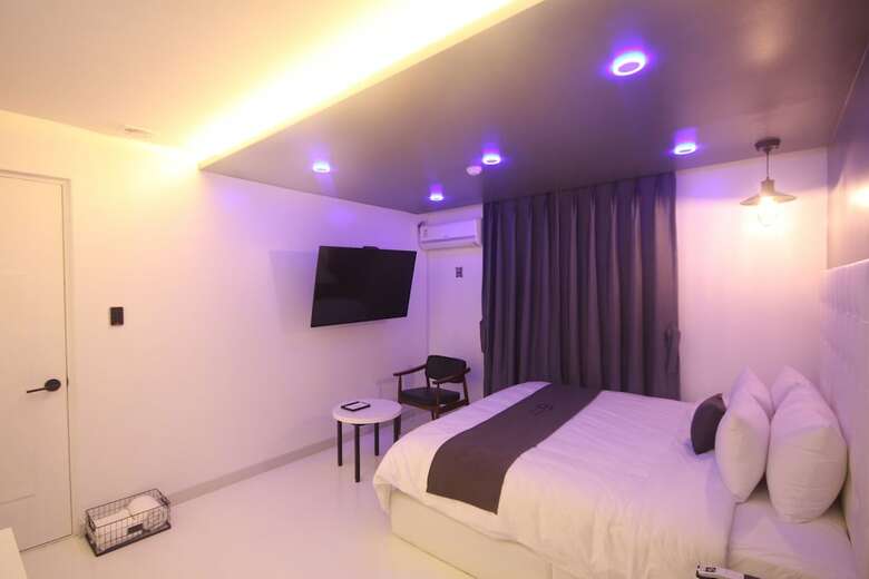 Gray Hotel