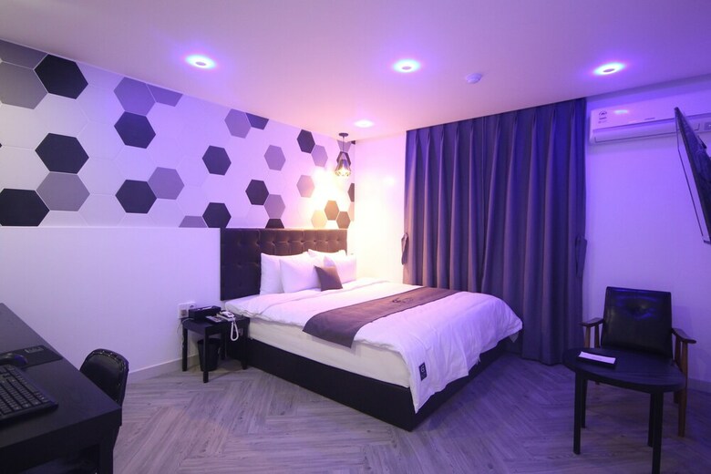 Gray Hotel