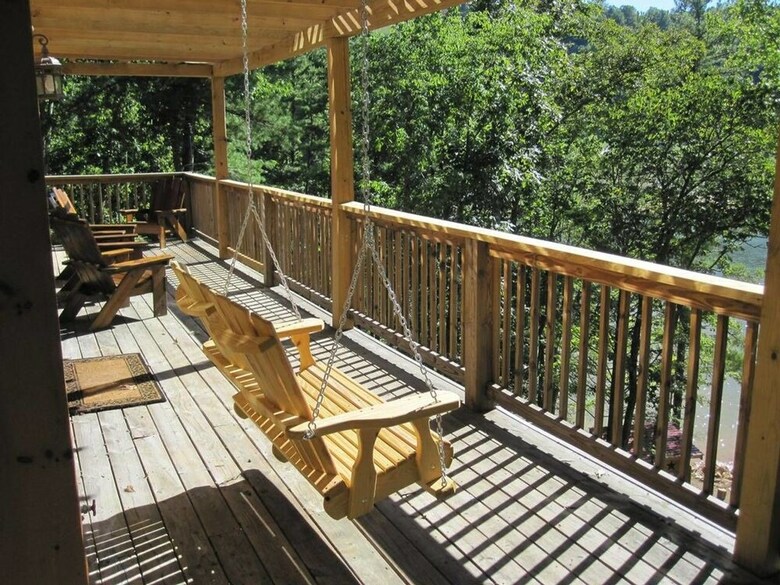 Whipkins Cove Beautiful 3 Bd Lakefront Getaway
