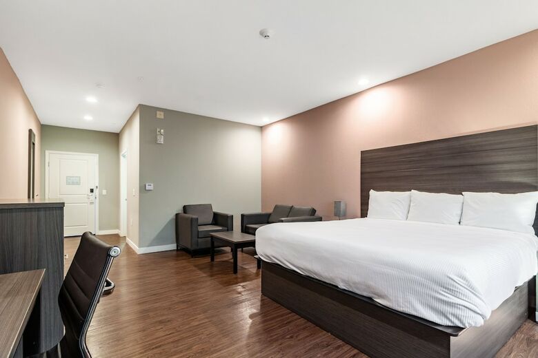Hotel Scottish Inn & Suites