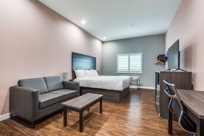 Hotel Scottish Inn & Suites