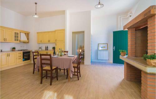 Three-bedroom Apartment In Valnogaredo (Pd)
