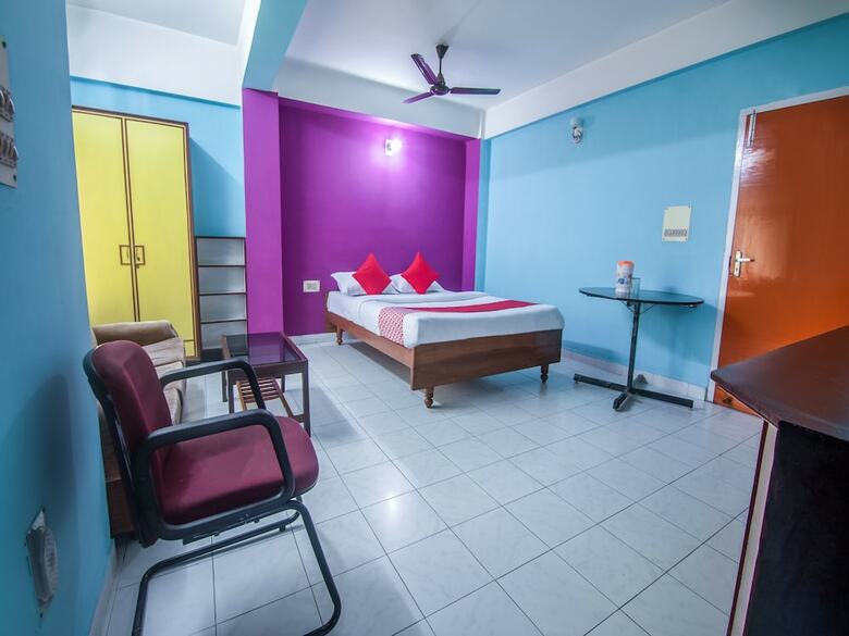Hotel Oyo 14737 Lg Towers
